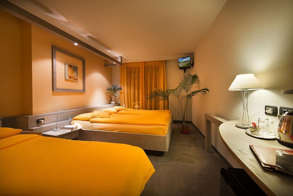 Hotel Marzia ลีวินโญ ภายนอก รูปภาพ
