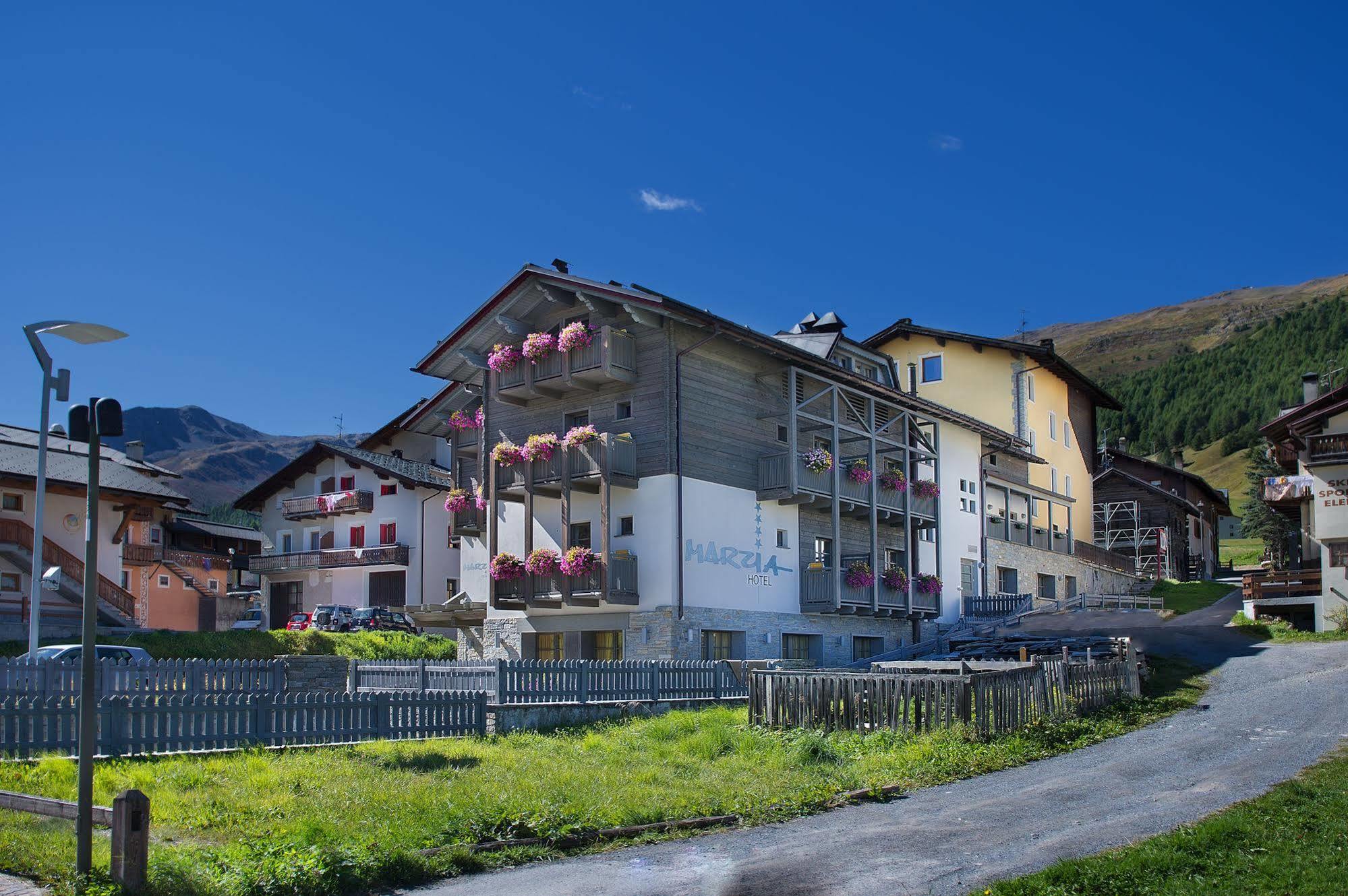 Hotel Marzia ลีวินโญ ภายนอก รูปภาพ