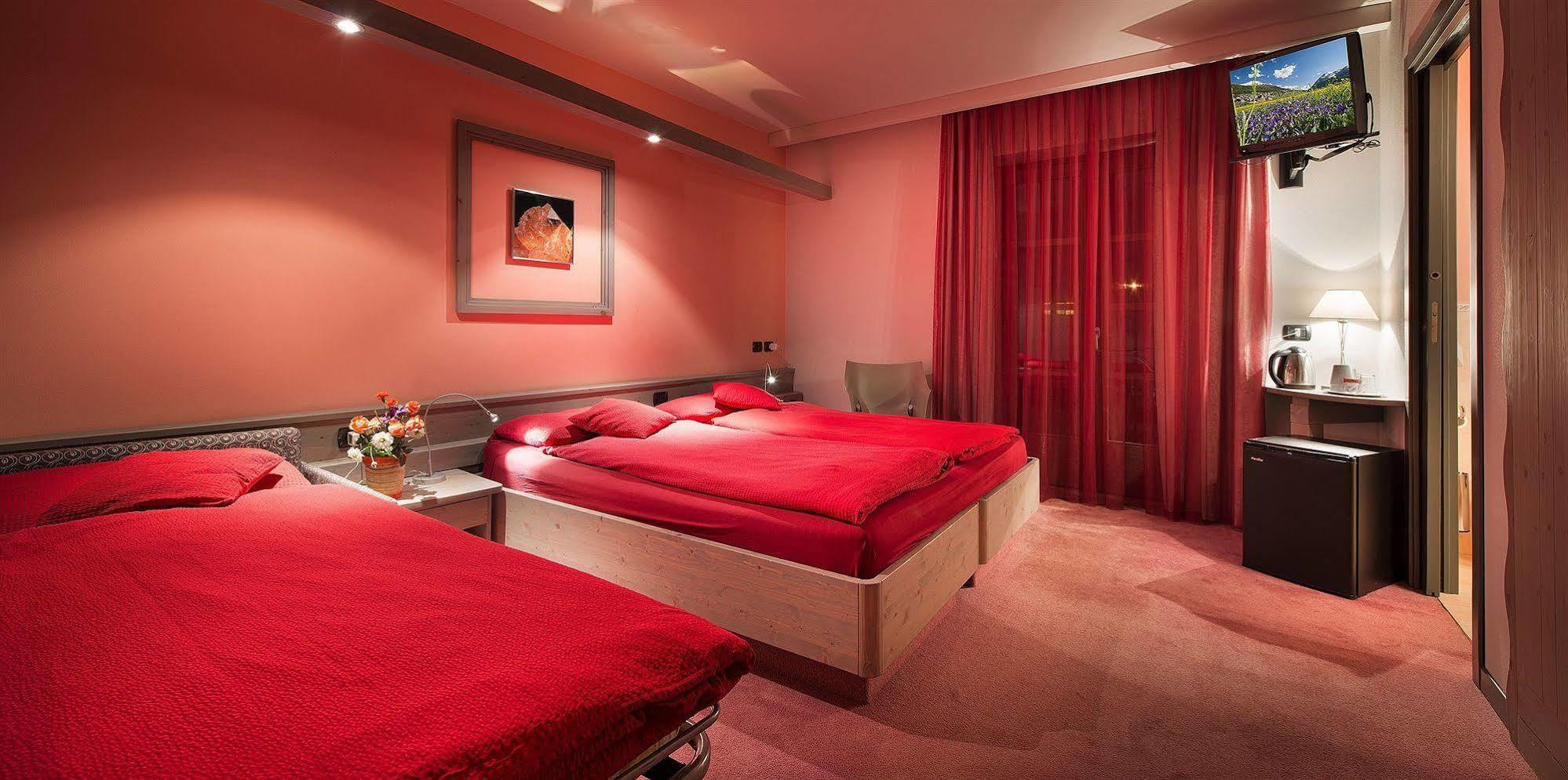 Hotel Marzia ลีวินโญ ภายนอก รูปภาพ