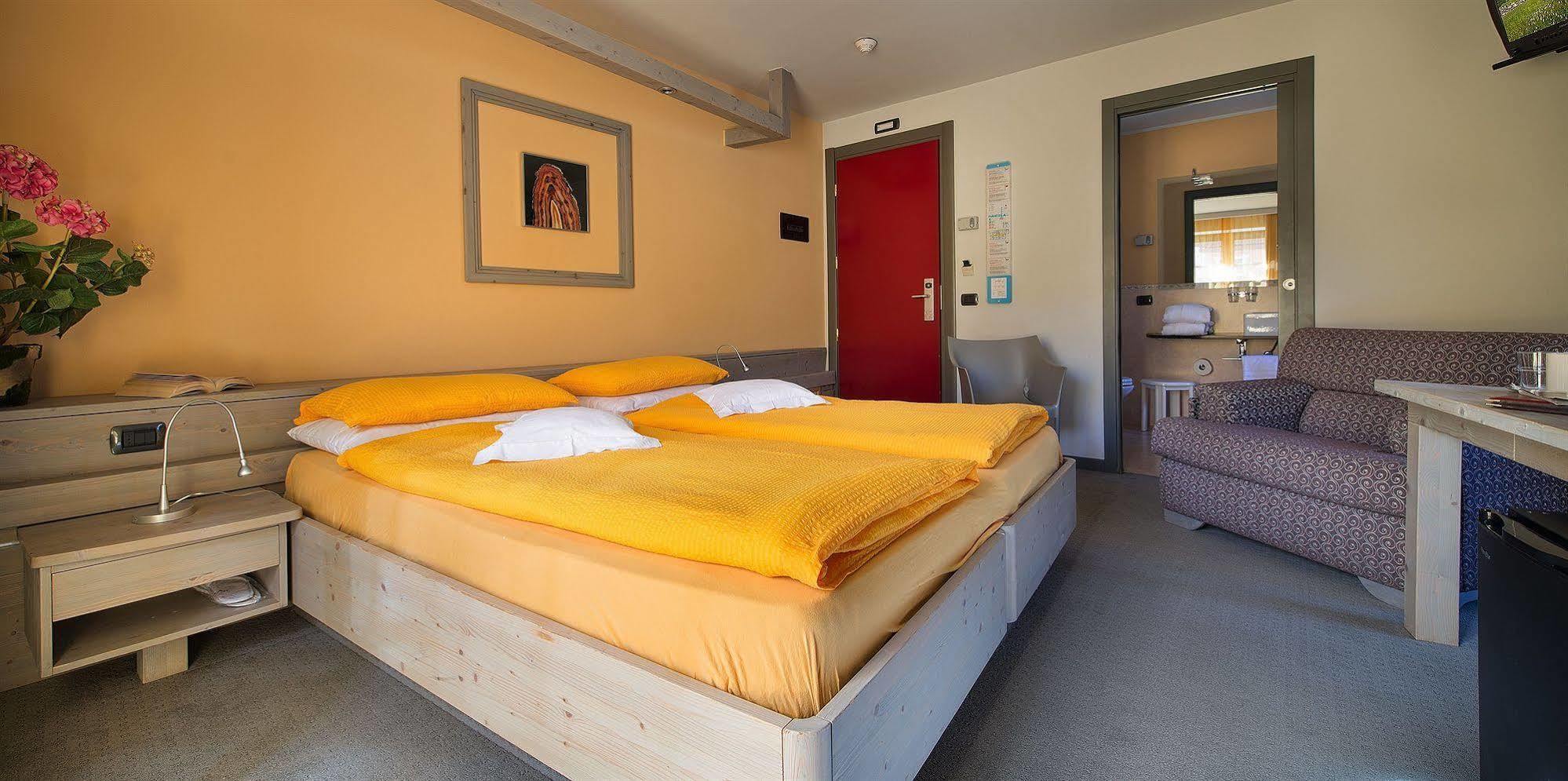 Hotel Marzia ลีวินโญ ภายนอก รูปภาพ