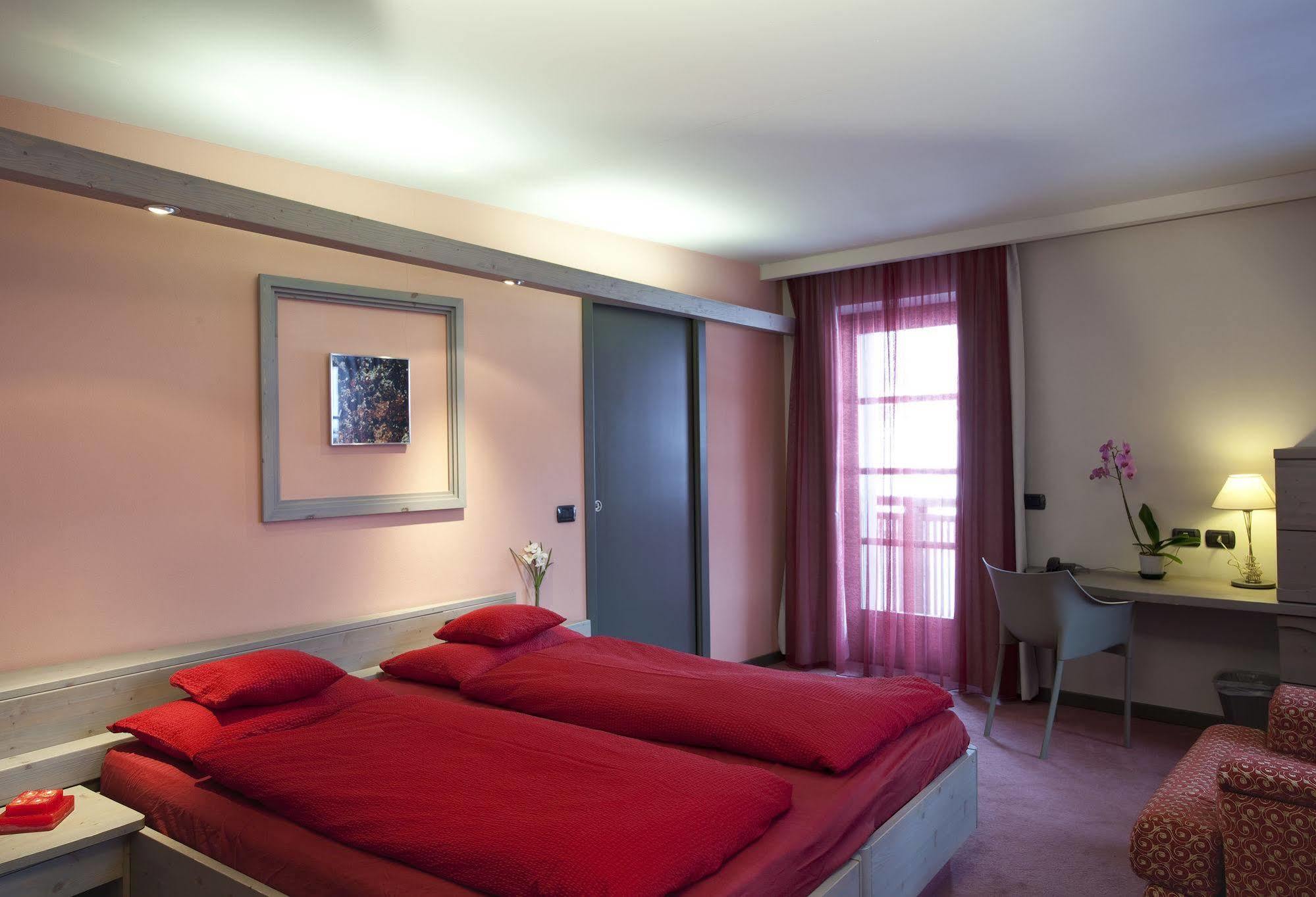 Hotel Marzia ลีวินโญ ภายนอก รูปภาพ