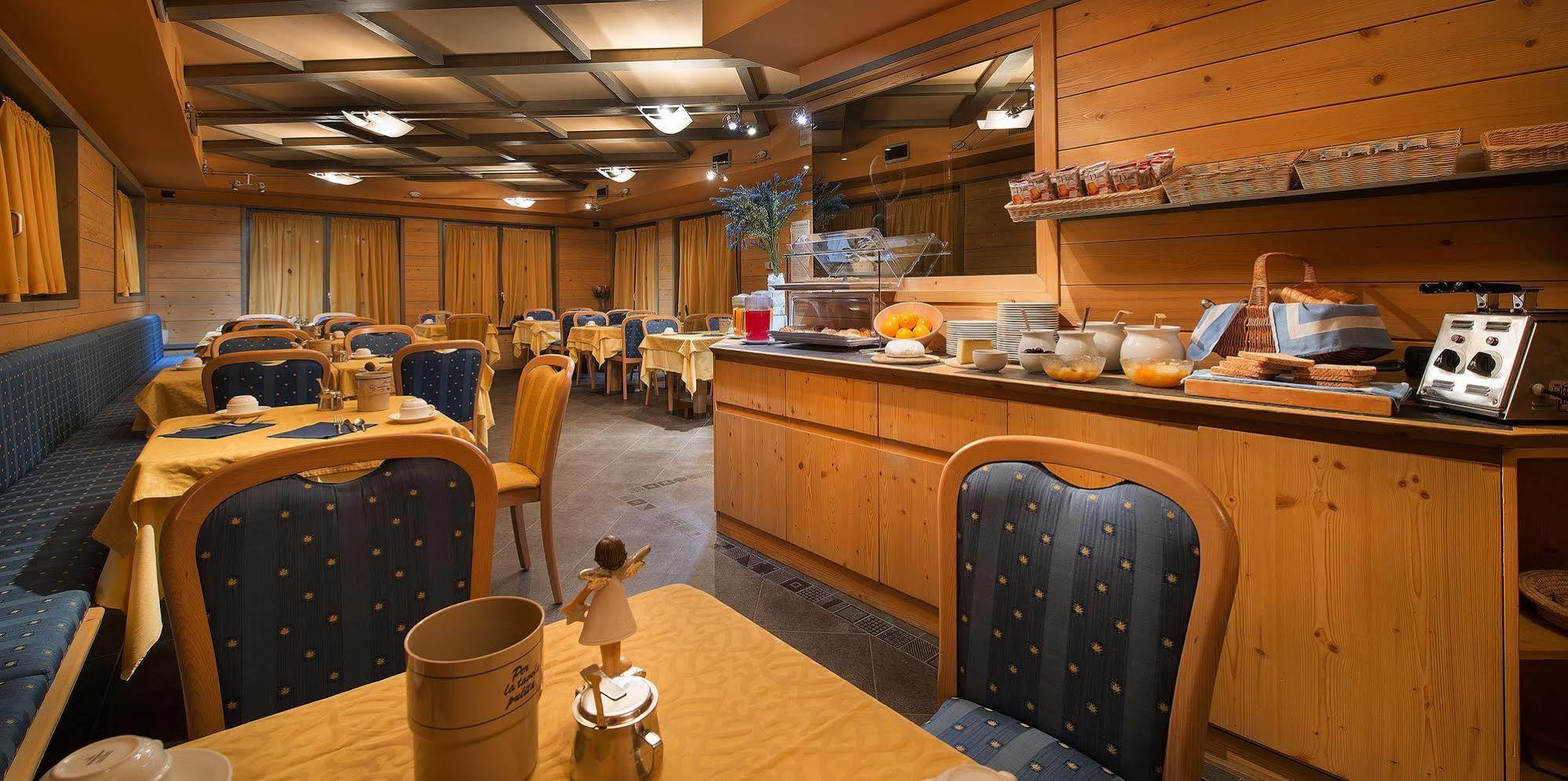 Hotel Marzia ลีวินโญ ภายนอก รูปภาพ